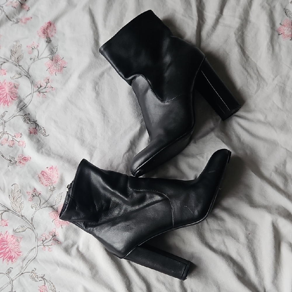 Steve Madden Black Leather Block Heal Ankle Boots